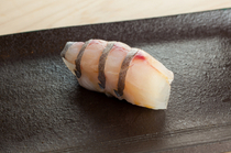 Takumi Shingo_Ebodai (Japanese butterfish) prepared using Edo-style cutting and sushi-making techniques