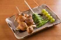 Miyashin_Nameko (mushrooms) , "Kinshinsai (day lily)"  and "young ginkgo pods" enjoy the flavors of seasonal vegetables