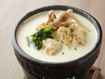 Yuba Higashiyamayuuzu _The "Soy Milk Hotpot" is thick and has seasonal ingredients floating in soy milk made from scrupulously selected soy beans from Kyoto.