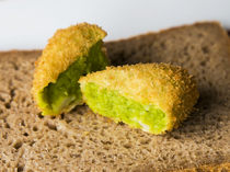 Rokukakutei_The secret behind the "Green Pea Croquettes" are the bits of shrimp hidden inside.