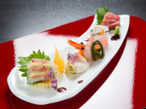 Japanese cuisine, Teppanyaki  Mogamitei _[Otsukuri (Sashimi)] This is the elegantly presented seasonal plate.