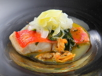 La Lucciola_“Red snapper acqua pazza” that concentrates the flavors of the fish and uses only dashi (broth) from the clams