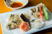 Kawaume_The taste of shirayaki (eel grilled without sauce) and deep fried lotus root: "Utempura"