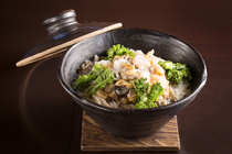 Akoya_[Kamameshi (rice, meat, and vegetable cooked in a small pot)] for 2 or more people