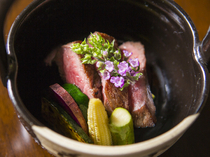 Ryoan Aritomi_Tajima beef and seasonal vegetables with sesame vinegar, the umami (pleasant savory taste) of wagyu (Japanese beef) also accentuates the flavor of the vegetables