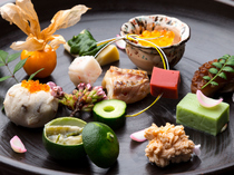 Kiyose Sasama_A [hassun] that is beautiful to behold and arranged with foods that can be experienced with the five senses