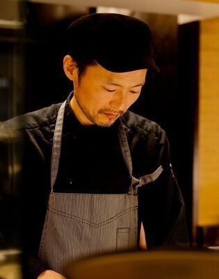 Charcoal grilled steak and wine obiobi_Toru Suga
