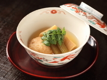 Kaiseki Kappo Nagasaka_The season’s flavors can be felt with all five senses in the “Hachi” (side dish bowl)