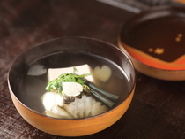 Kaiseki Kappo Nagasaka_An artisan’s delicate handwork can be felt in the “Nimono-wan” (simmered foods)