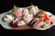 Ajiraku Yumeri_The [9-variety sashimi platter] that most customers order