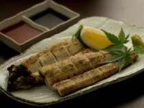 Fuji_Enjoy the flavor of unagi (eel), pure and simple: "Shirayaki (eel grilled without seasoning) (1)"