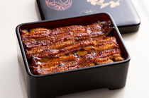 Unagi Uomasa_[Bando Taro Eel Unaju (eel on rice in a lacquer box) Extra Special] Enjoy the melting texture and rich taste