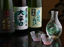 Unagi Komagata Maekawa Marunouchi Branch_[Selection of Sake (Japanese alcohol)] A selection of dry sake which goes perfectly with Kabayaki (broiled eel in soy-based sauce).