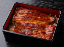 Unagi Komagata Maekawa Main Branch_[Unaju (eel on rice in a lacquer box)] Enjoy the combination of tender eel and secret sauce. 