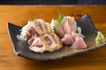 Kawaei_[Assorted Guinea Fowl] With this assortment of Tataki (lightly simmered meat) and Sashimi of Guinea Fowl, you can fully enjoy the taste of this bird on 1 plate. 