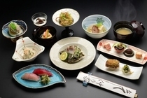 Kappo Nakanoya_[Take Course], a dinner kaiseki (traditional Japanese cuisine) course ideal for entertaining your clients. Enjoy the best taste of the season.