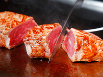 Azabu Tansumachi Tenryoan_[Fillet of Aka Beef from Kumamoto] with less fat yet with a juicy and tender texture! (100 g)