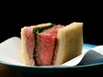 Wine to Washoku Mikuri_Omi Beef Steak Sandwich - Enjoy the taste of high-quality meat!