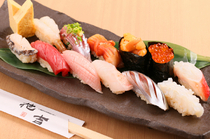 Sushi Hanayoshi_[Assorted Seasonal Sushi, Chef's Choice] with an abundance of seafood from Hokkaido.