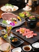 Shabu-Shabu Dining Hanakoji_[Sakura Course] including steak in a ceramic pan
