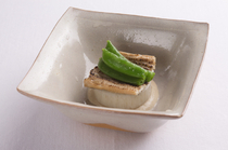 Kaiseki cuisine restaurant Hanao_

[Simmered Dish] Conger eel with sesame
cream and daikon radish.
