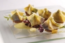 Drammatico_[Ricotta fagottini with eggplant tartare and
pistachio sauce] bringing elegant spring breeze

