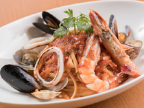 Pizzeria Bar ARICCIA_[Pescatore] One of the most popular seafood dishes