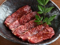 Jukusei Horumon Yamagatagyu Sumibiyakiniku Ushigatari_Hanging Tender - The rich flavor of the lean meat accentuates its deliciousness.