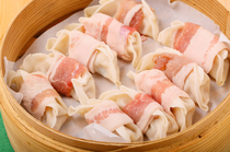 Izakaya Edoya_[Steamed Gyoza Wrapped in Tokachi Pork] has an elegant sweetness and umami flavors