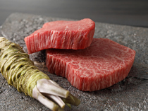 Sumibi Yakiniku KOMA GINZA_ [Fillet of Matsuzaka Beef] Explanation is not needed anymore for this renowned premium ingredient. Enjoy it like a steak, by grilling to your liking.