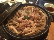 Wadan Mushintei_[Rice Cooked with Chicken and Mushroom in an Earthenware Pot] Enjoy the savory rice cooked with the seasonal blessings from the mountain and sea. 