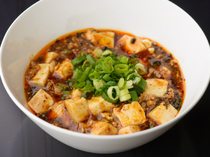 Teppanyaki Atsu-Atsu_Complicatedly mixed spices will stimulate your appetite! [Mapo Tofu] finished on an iron griddle.