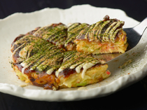 Teppanyaki Atsu-Atsu_[Okonomiyaki (savory Japanese pancake)] Recommended as the last dish of your meal! Enjoy its fluffy texture.