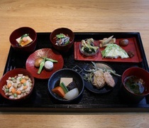 TOYOUKE Organics Restaurant_[Toyouke Shinsen Gozen (set meal)] Fully enjoy seasonal vegetables and herbs.