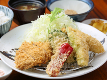 Agu Tonkatsu Coshon Ukishima-dori branch_[Cutlet with Island Vegetables and Pork Fillet] Healthy cutlet using fresh seasonal Okinawan vegetables.