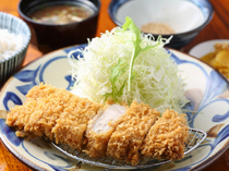 Agu Tonkatsu Coshon Ukishima-dori branch_[Gold Agu Pork Loin Cutlet (150g)] Very voluminous dish with a simple savory taste. 