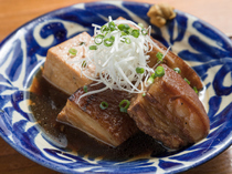 Izakaya Marusa Main branch_[Okinawan-Style Braised Pork] Enjoy soy sauce-based pork rib which is slowly simmered.