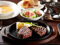 Steak & Restaurant PAPOiYA_[Half & Half Set with the Highest-Grade Tenderloin & Sirloin] with two different cuts.