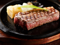 Steak & Restaurant PAPOiYA_[Sirloin Steak Set] with a tender and juicy texture and rich savory taste.