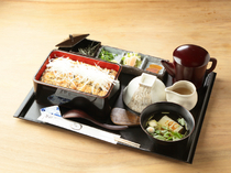 Unagi-ka Shibafuku-ya_[Stamina Mabushi] Innovated dish to enjoy eel in a dynamic way with salt and black pepper.