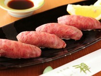 Shabuzen Kagurazaka Branch_Carefully Selected Japanese Black Wagyu Beef Broiled Sushi (hand-formed sushi) - enjoy the sense of unity of beef and sushi rice