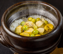 Kyo Ryori Matsusyo_Seasoned Rice with Chestnuts and Ginkgo Nuts - Enjoy the unique flavor of earthen pot cooking.