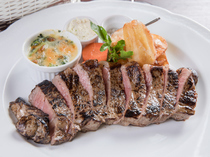 PIZZAHOUSE_[In-house aged premium sirloin steak] Enjoy aromatic steak served with salt and spinach gratin.
