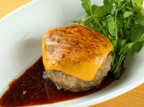 Niku Baru SHOUTAIAN Shibuya Branch_Drinkable Hamburg Steak with smoked soy sauce and cheese - The texture is so soft that it can be swallowed. 