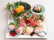 Uni Murakami Hakodate ekimae restaurant_[Luxurious sashimi (raw fish) assortment] You will admire this colorful and beautiful platter