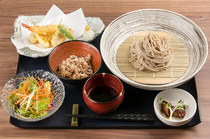 Sotoroku_[Cold Soba Noodles & Tempura] Using soba flour produced in Kyushu.