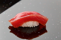 Kanda Unomaru_[Marinated Red Tuna] Marinated with bonito flakes, sake (Japanese alcohol), and soy sauce for 12 hours. 