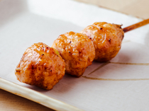 Toriyoshi Naka-Meguro Branch_[Tsukune (meat balls)] Home-made Tsukune goes perfectly with the sauce that has been continuously replenished since the establishment of the restaurant. 