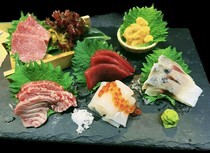 Shunsengyo to Sumibiyaki Yukari_Assorted 5 Varieties of Sashimi -  Sourced from various regions across Japan.