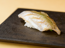 Sushi Naoki_[Seasonal White Fish]. A menu that showcases Kanazawa's collection of delicious white fish. Has a rich umami and texture that you'll fall in love with.